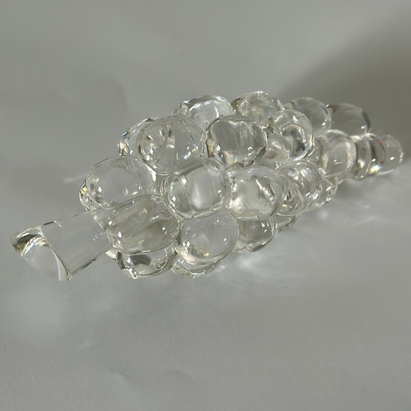 Steuben Crystal Grape Figurine Paperweight - Picture 8 of 8